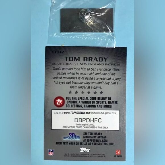 FOREVER New England Proud Patriots Member NFL Pin & '09 Topps Tom Brady Card - Picture 2 of 2